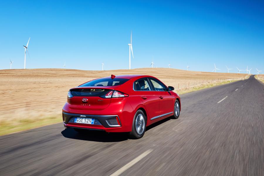 Hyundai IONIQ Plug-in Hybrid (AE) 2019 года  (AU) (фото 2 из 33)